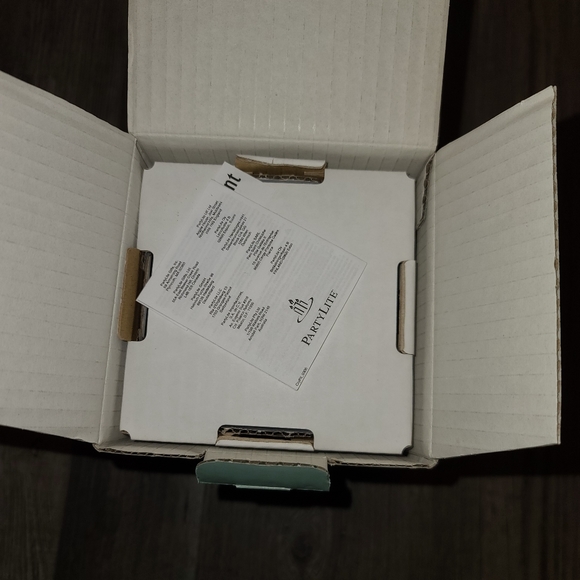 NIB PartyLite Quad Prisim Pedestal 7" - Picture 7 of 7